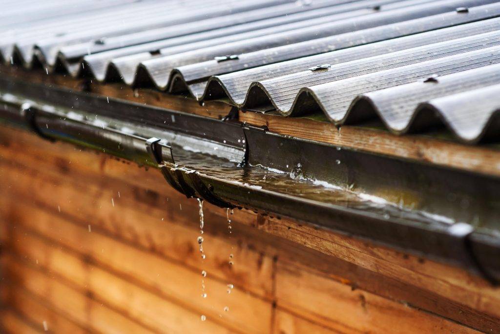 Improper installation of rain gutter during rain is caused water leakage.