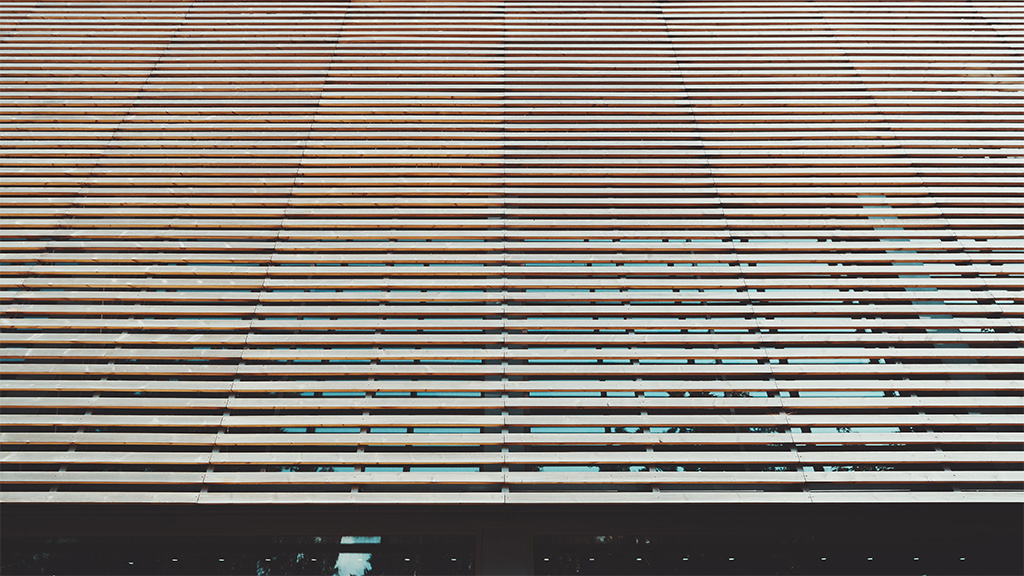 เปรียบเทียบระแนงไวนิลกับวัสดุยอดนิยมอื่น ๆ