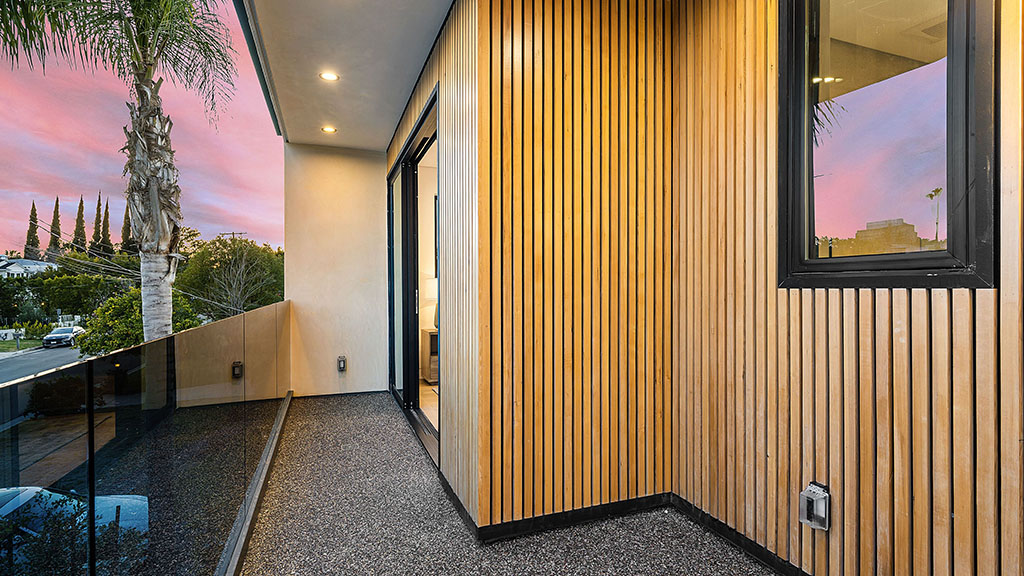 02 Compare the price difference between interior and exterior WPC (Wood Plastic Composite) siding