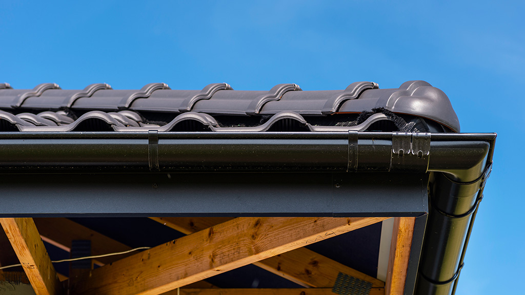 03 Switch to VG black gutters and say goodbye to peeling paint and rust problems