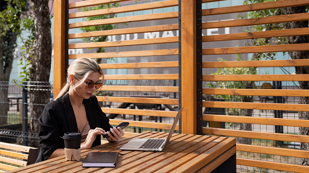 02 outdoor privacy screen materials comparison